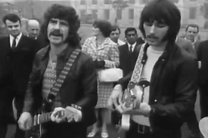 °•☆Call Me (Number One) •° The Tremeloes | Ao meu redor