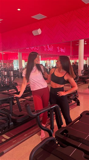 The Studio (MDR) on Instagram: "Super Bowl weekend, but make it a workout 🎧🔥 We’re bringing the bangers all weekend long with themed classes you don’t want to miss: ✨ Super Bowl Bangers Saturday 2/7 & Sunday 2/8 Playa w/ @michelle_poolee Culver w/ @__celinacampos **Celina will be teaching “Benito Bowl” to all Bad Bunny songs*** East w/ @_danimal8 Manhattan Beach w/ @simplysimoane (Playlist will be Explicit) ✨ Super Bowl Pregame Sunday 2/8 East w/ @bailey.cadena West w/ Liz ✨ Bad Bunny & Friend