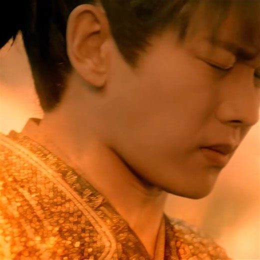 🔥The little beggar opened up his Ren and Du meridians and found the secret of supernatural power 🔥小乞丐打通任督二脉竟掌握神力诀窍 📍📺Drama：Burning Flames 🤗Welcome to click and watch🙆‍♂ #烈焰 #BurningFlames #Chinesedrama #hotdrama | 怦怦甜剧营