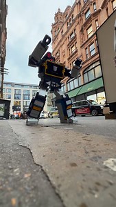 740 reactions · 21 shares | “Hey Soundwave…Attack!” ⚔️ #robosen #transformers #soundwave #decepticon #robot | Robosen Europe | Facebook