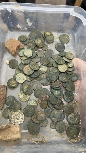 Steve and George find a Roman coin hoard of 336 Roman coins in Buckinghamshire on a metal detectives group dig Www.metaldetectives.co.uk #metaldetecting #metaldetect | The Metal Detectives Group