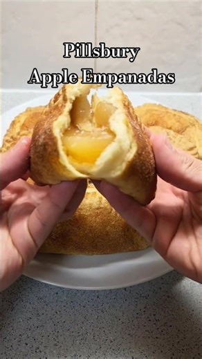 Quick & Easy Apple filled Empanadas made with Pillsbury Biscuits😋 #baking #apple #pillsbury#empanada