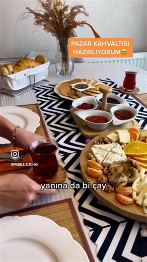 İnstagram @pebble.kitchen ve @pebble.kitchenn hesaplarını takip edin 😍 #pazarkahvaltısı #sunday #happysunday #kahvaltıhazırlığı #kahvaltı #kahvaltımasası #akımvideoları #yemekvideoları #fyp #fypシ #fypage #keşfet #keşfetteyim