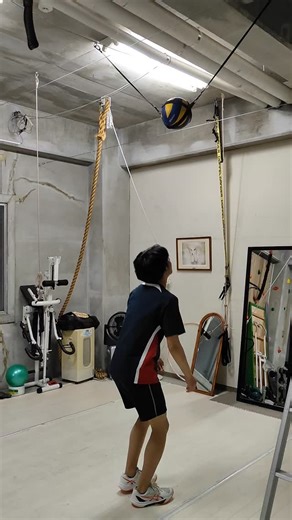 学習塾&スポーツジム＆投手塾&治療院 move(ムーヴ)〜努力が報われる世界を創る為に〜 on Instagram: "高く跳ぶ為に何をやる？ 体幹トレーニングで体幹を強化 間違ってはいない でも正しくはない なぜかと言えば【時間】がかかり過ぎる ただそれだけです そして皆がやっている事をやっても差がつかない それで本当に良い？ どうなりたい？ 皆やっていない且つ早く結果が出る これが最も大切 何がどうではない 知識の問題です 知らないと結果に結びつかない だからこそ知って欲しい https://move-0301.jimdoweb.com/ ＃バレーボール ＃ジャンプ力 ＃空中姿勢 ＃静岡県 #身体感(たいかん)トレーニング"