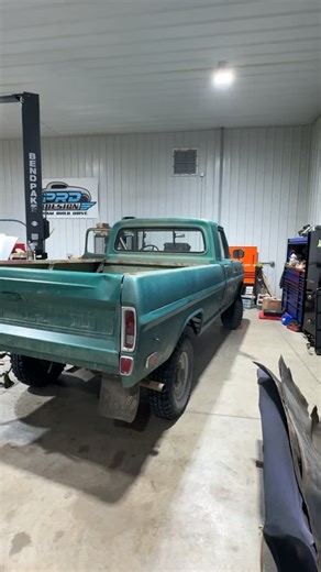 The teardown begins on this ‘69 Bumpside F250 build. Getting some minor rust repair and an updated interior and American Autowire wiring harness. After that she’s getting our PRD Halt Dana 44 Closed-knuckle and Dana 60 rear Drum2Disc conversion kits! The rest of the truck is staying the same, as the owner daily drives it, so we’re making it more enjoyable to drive! #prddesign #haltbrakingsystems #fordtrucks #bumpside #f250 | PRD Design LLC
