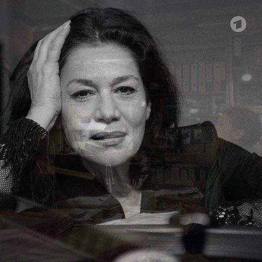 Hannelore Elsner in einer ihrer letzten Rollen: Im "Tatort: Die Guten und die Bösen" spielt sie eine Kommissarin, die trotz ihres Ruhestandes einen ungelösten Fall zum Abschluss bringen möchte. Mehr: www.tatort.de | Tatort