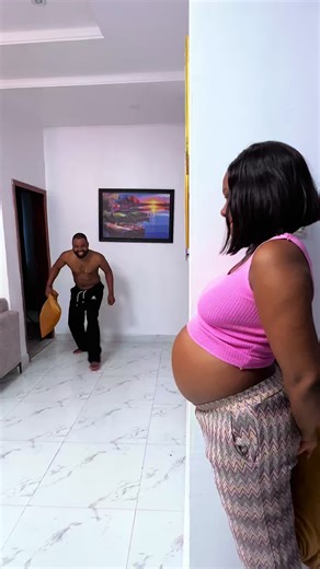 She thought I didn’t see her 😂😂😂#marriagehumor #pregnancyjourney #couplehumor #shethoughtididntseeher