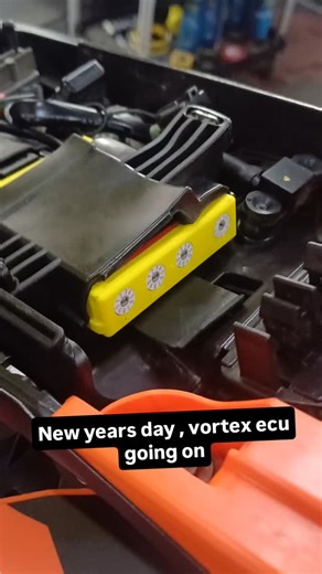 Supermotoland Race school on Instagram: "New years day vortex ecu going on. #supermoto"