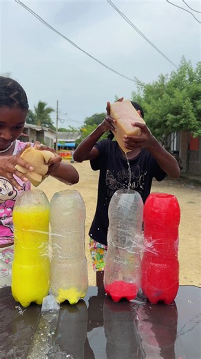 Aún falta poco para llenar las botellas con el agua. #viral | water trend bottle