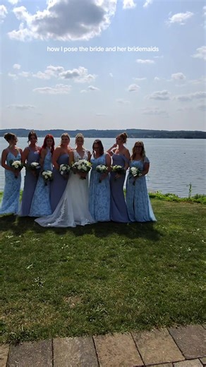 How I pose my bride and her bridesmaids! We were in a bit of a time crunch so I tried to do this ASAP and get the girls moving! These are some of the must haves that the bride would want!! #fyp #photography #photographer #bts #wedding