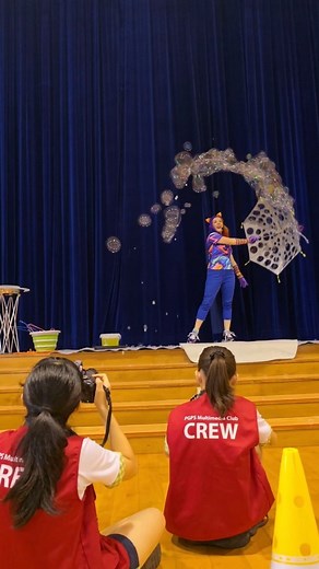 2.9K views · 1K reactions | Full Bubble Umbrella Routine 﫧☔ Hundreds of screaming kids during an assembly show #bubbleumbrella #bubblebrolley #bubbleshow #bubbleshowsg | Caroline Cornelius-Jones | Facebook