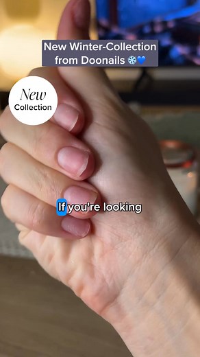 NEW SEASON, NEW STYLE ✨💅 De Doonails Winter Collectie is er! Minimalistisch, elegant en perfect voor de koude maanden – geïnspireerd door zachte wintertinten en natuurlijke schoonheid. Hier zijn 5 redenen waarom je onze Soft Gel Press Ons zult waarderen: 💅 Innovatieve Soft Gel formule 🌾 Simpele, natuurlijke designs 🫶 Tot 2 weken salonkwaliteit 💞 Herbruikbaar voor jouw eigen stijl 🧘🏻‍♀️ Gemakkelijk aan te brengen & te verwijderen Tijdloze elegantie voor je nagels ❄️ – shop nu de Doonails C