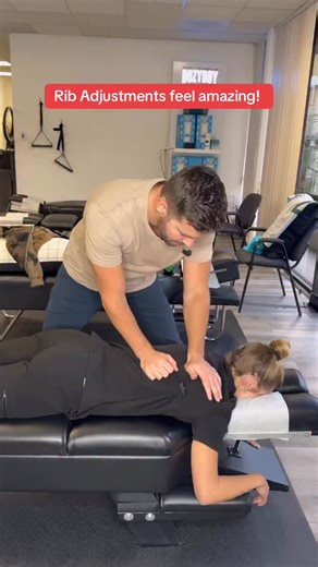 All of her ribs cracked @seychelle_d #chiropractor #adjustment #shoulderbladepain #ribpainrelief | The OC Chiropractor