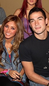 Anahí y Alfonso Herrera han sorprendido a los fans con un inesperado reencuentro que reaviva la historia de Mía y Miguel, más de dos décadas después de Rebelde. Aunque el clip no ofrece más detalles, la reacción en Instagram, X y TikTok ha sido inmediata, con miles de comentarios y teorías sobre un posible proyecto conjunto o una nueva etapa creativa entre los dos artistas, cuya colaboración marcó un hito en la cultura pop latinoamericana hace más de 20 años 😍 📹 @anahi | ELLE España