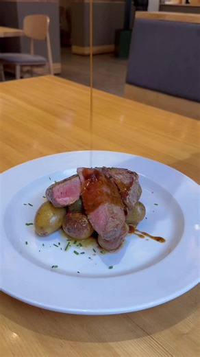 Jste hladoví? U nás to vyřešíte 🤤❤️. #meat #meatlover #masarycka #tipnarestauraci #praha #kamvpraze