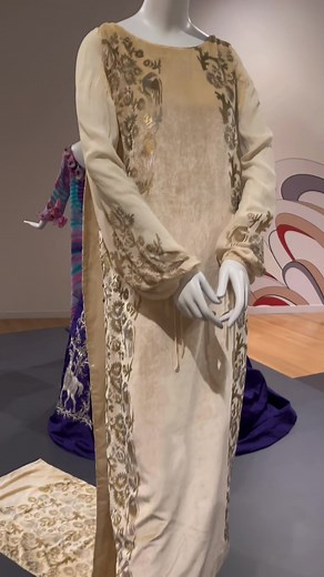 I’m in love with the new exhibit at the Mint Museum. Fashion Reimagined: Themes and Variations 1760s - Now #vintage #antiqueclothing #vintageclothing #fashionhistory #mintmuseum #charlottenc