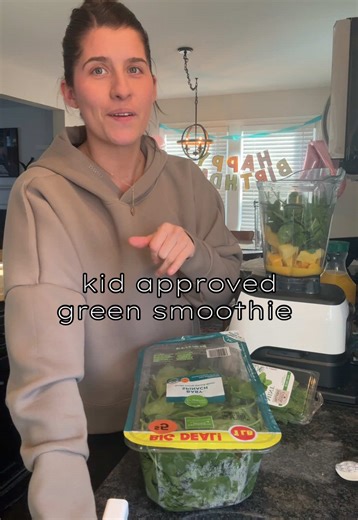 Kids favorite green smoothie #simplerecipe #pickyeaters #toddlerapproved #greensmoothie #kidapproved