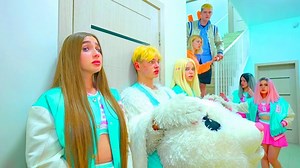 41K views · 2.8K reactions | ¡Diana esconde a Smile en la casa de Lady Bunny! ¡Maestra y entrenadora Abby vs. Diana! Síguenos en Instagram @clubladydiana @clubmegateen YouTube Mega Teen Facebook Mega Teen Tik Tok @clubladydiana @clubmegateen #Holaamigos #Ladydiana #Youtube #Youtubers Hola amigos Lady Diana YouTube youtubers | OK Teen | Facebook