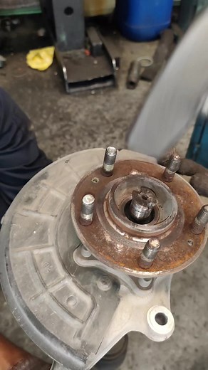 How to Remove a Stuck CV Axle from a Bearing