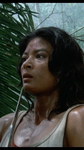 Predator- Anna this thing is hunting us