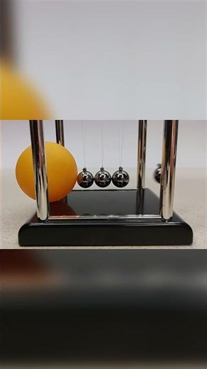 Unexpected behavior of the metal balls of Newton's Pendulum🏓