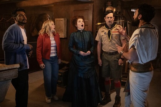 ‘Ghosts’ Star Rebecca Wisocky Breaks Down Hetty’s Halloween Curse & Accent Work