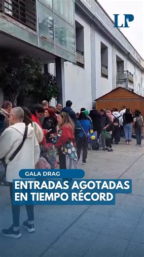 Las entradas para la Gala Drag Queen del Carnaval de Las Palmas de Gran Canaria 2026 se agotaron en cuestión de minutos, tanto en la plataforma online como en la taquilla física habilitada en el recinto. La expectación era tal que, apenas abiertas las ventas, el tráfico masivo provocó la caída temporal de la web. Simultáneamente, se formaron largas colas en la taquilla presencial, donde también se vendieron todos los pases disponibles. Por Johanna Betancor 📲 Más en laprovincia.es | La Provincia