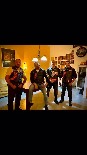 Respect and support BMC Salerno 🔴🟡 #bffb #bmc #harleydavidson #italy #salerno | Red & Gold Family Salerno