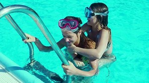 clip-1034512961-funny-family-kid-swim-diving-swimming-pool