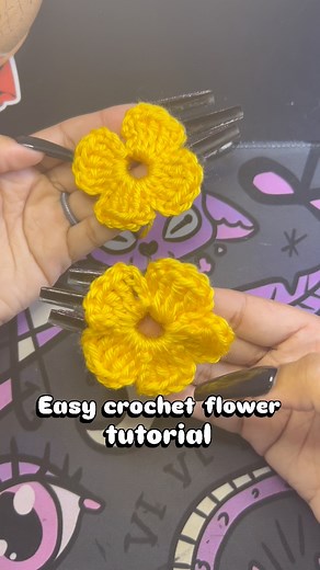Easy crochet flowers! These are the most simple and versatile flowers that I like to use with my projects. Different hook sizes and different yarns can change the texture, and using different size flowers can also make some really cool designs! 🕷️ Here’s the pattern: Chain 6 then slip stitch into first stitch Chain 4 then triple crochet into loop 2 more triple crochet then chain 4 Slip stitch into loop Repeat 4-5x 🕷️ Play around with the petals and hook size and have fun! 🧶 🧶 🧶 🧶 🧶 🧶 🧶
