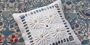 Tutorial: finishing a tiny embroidered pillow