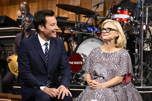 Amy Sedaris & Jimmy Fallon Chaotically Reenacted Aniya & Kenzie's Love Island Intros