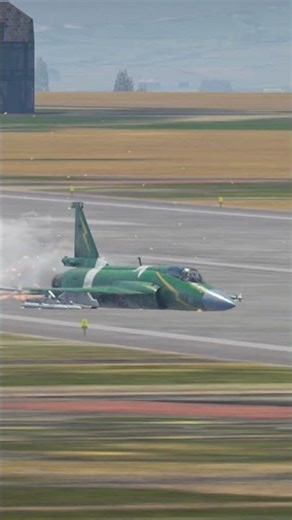 Dramatic JF-17 Landing Mishap, Pilot Escapes