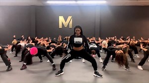 331K views · 10K reactions | เกี่ยวแขนเพื่อนให้แน่น และเด้งไปพร้อมกัน ‼ "Yummy" ซิงเกิลสุดร้อนแรงจากหนุ่ม Justin Bieber ที่โดนใจเหล่าสายโคฟมากในเวลานี้  listen now > https://JustinBieberTH.lnk.to/YummyFP | Universal Music Thailand | Facebook