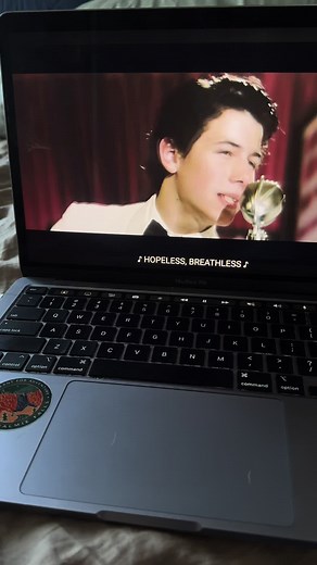 Jonas Brothers Concert: Catch the Love Bug Trend!