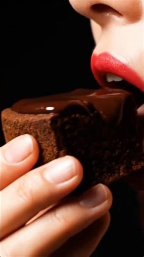 asmr chocolate cake eating sound -satisfying eating sounds #cake #eatingshow #creamed #asmr #eating