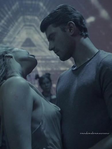 and the love triangle begins... 😵‍💫 idk about this.. #agirlandanastronaut #vanessaaleksander #jedrzej #jakubsasak #netflixseries #polish #scifiseries #dramaseries #foryourpage #fyp #viralvideo #rndmdrmscn #bogdanrosa #nikodemborowski #martunia