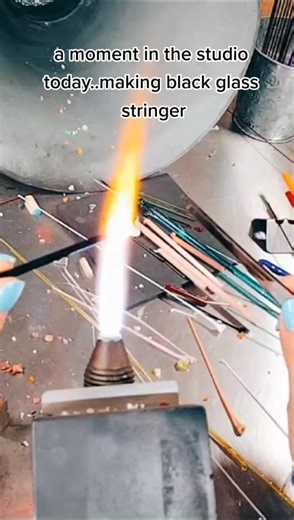 making black stringer #lampwork #flameworking #glasstok