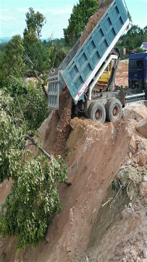 EP.129 Amazing! 15T Unloading Big Stone on the Mountain #pnmachines