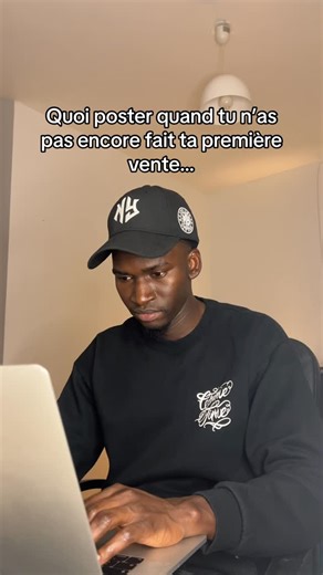 Kounta | Marketing digital on Instagram: "J’avais exactement la même question quand j’ai commencé. Je ne savais pas quoi poster parce que je n’avais aucun résultat à montrer… Mais la vérité, c’est que tout le monde commence sans résultats. Et toi aussi, tu peux y arriver. Voici ma recommandation❗ Quoi que tu fasses, NE COMMENCE PAS par vendre. La seule chose que tu risques de faire, c’est faire fuir les gens. 1️⃣ Ton premier objectif (et le plus important) : ✨CRÉER DE LA CONFIANCE Et comment on