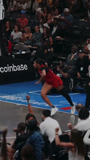 Jordin Canada HITS Angel Reese on FAST BREAK Layup! 🔥