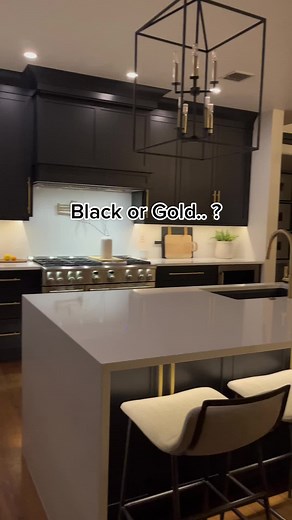 Gold or Black Pendant Lights for a Spacious Kitchen | Kitchen Decor Ideas