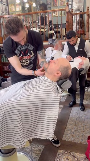 Your final day of the 3-day cutting, straight shaving & beard trim course will look a little something like this… After a demonstration of all the 14 equally important steps that will show you how to perform a shave as comfortable and relaxing as possible, Duncan shares some shaving history with the class (which we didn’t film since you just have to come and see for yourself). This part of the day gives our guests a greater understanding about the origins of shaving and how the trade progressed 