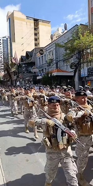 Desfile Cívico Militar por el Día del Mar en Bolivia
