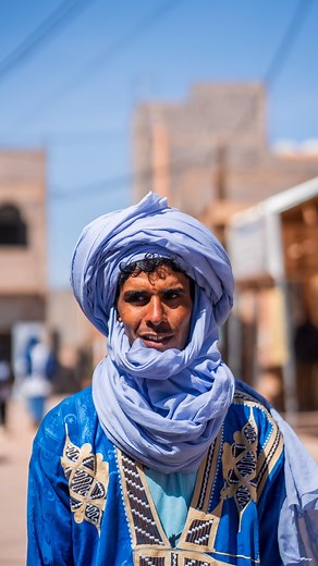 Bleg on Instagram: "110/500 - Mhamid Through the Lens 🇲🇦 - Jaa & Younes Jaa and Younes were so nice, I need to practice on how to pronounce mosawer I think 🥲 Thank you @sony.benelux for lending me the 85 mm 1.8 🙏 #travel #photography #portraitphotography #morocco"