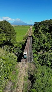 Cruising through the ‘Forgotten World’ on rail carts with @forgottenworldadventures needs to be on everyone’s NZ bucket list 😍 There’s 6 different tours to choose from - like half day experiences or The Epic 4 day adventure. And they have some really awesome add-on trips as well; like a jet boat ride, a walk to The Bridge to Nowhere and even a helicopter trip. The 142km long railway line runs between Taumarunui & Stratford in the central North Island. Share this video with someone you’d love to