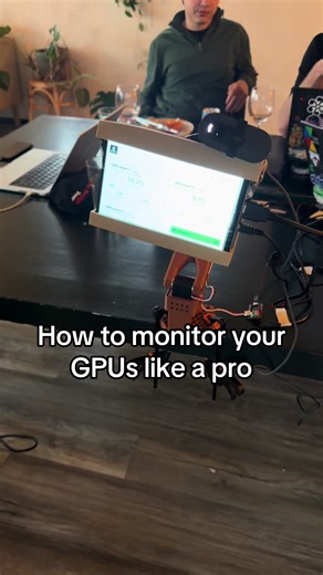 Monitoring KV-cache using a monitor that will always follow your face! #fyp #robot #fun #monitor #LLM