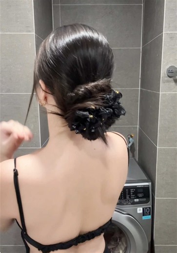 1 cách buộc tóc bằng scruchies #hairstyle #tócđẹp #phukientoc #caitoc #scrunchies