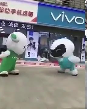 Funny dancing Oppo vs Vivo mascot
