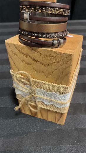 Get into the Christmas spirit at the Lloydminster Christmas Craft Fair & Chamber Expo! Open until 6pm today. Sunday 10am to 4pm! | New Country 95.9